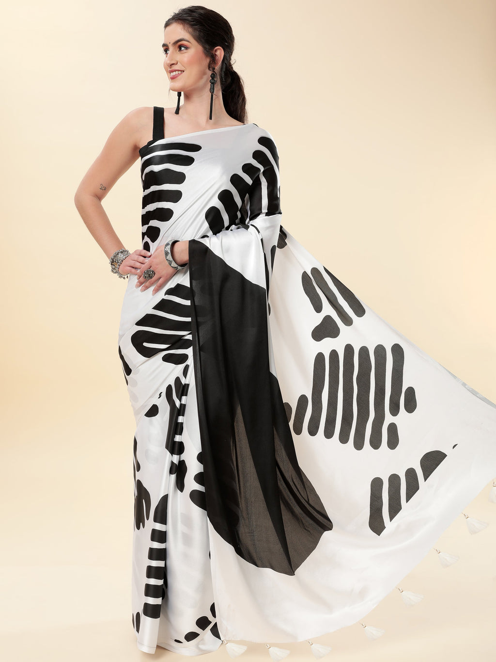 BLACK & WHITE MONOCHROME GEOMETRIC PRINT SAREE