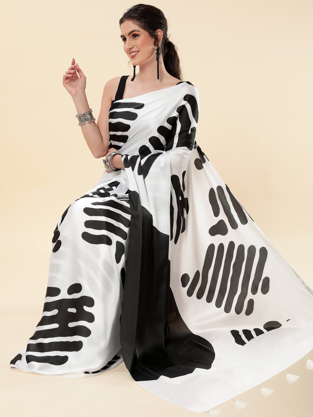 BLACK & WHITE MONOCHROME GEOMETRIC PRINT SAREE