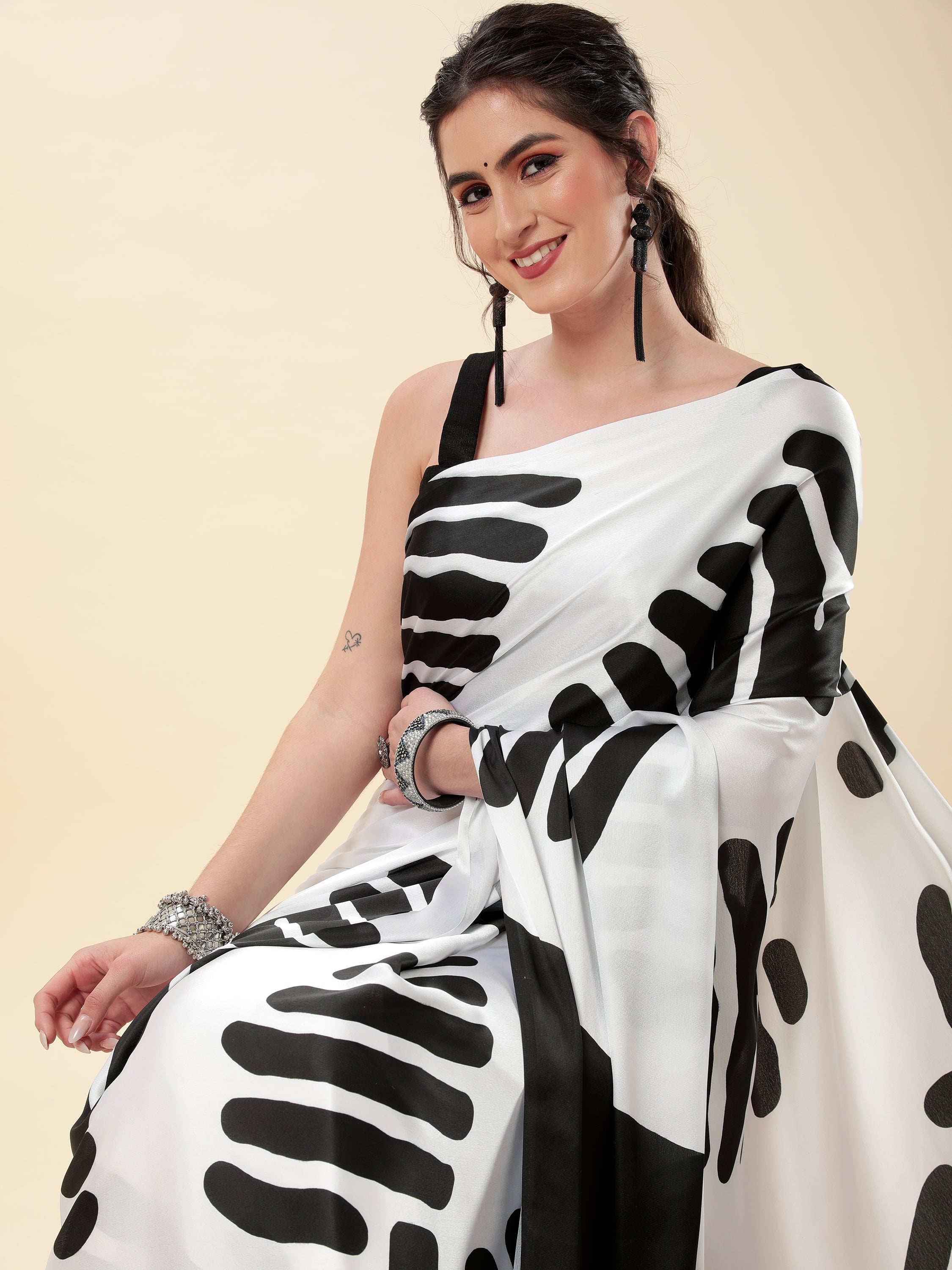 BLACK & WHITE MONOCHROME GEOMETRIC PRINT SAREE