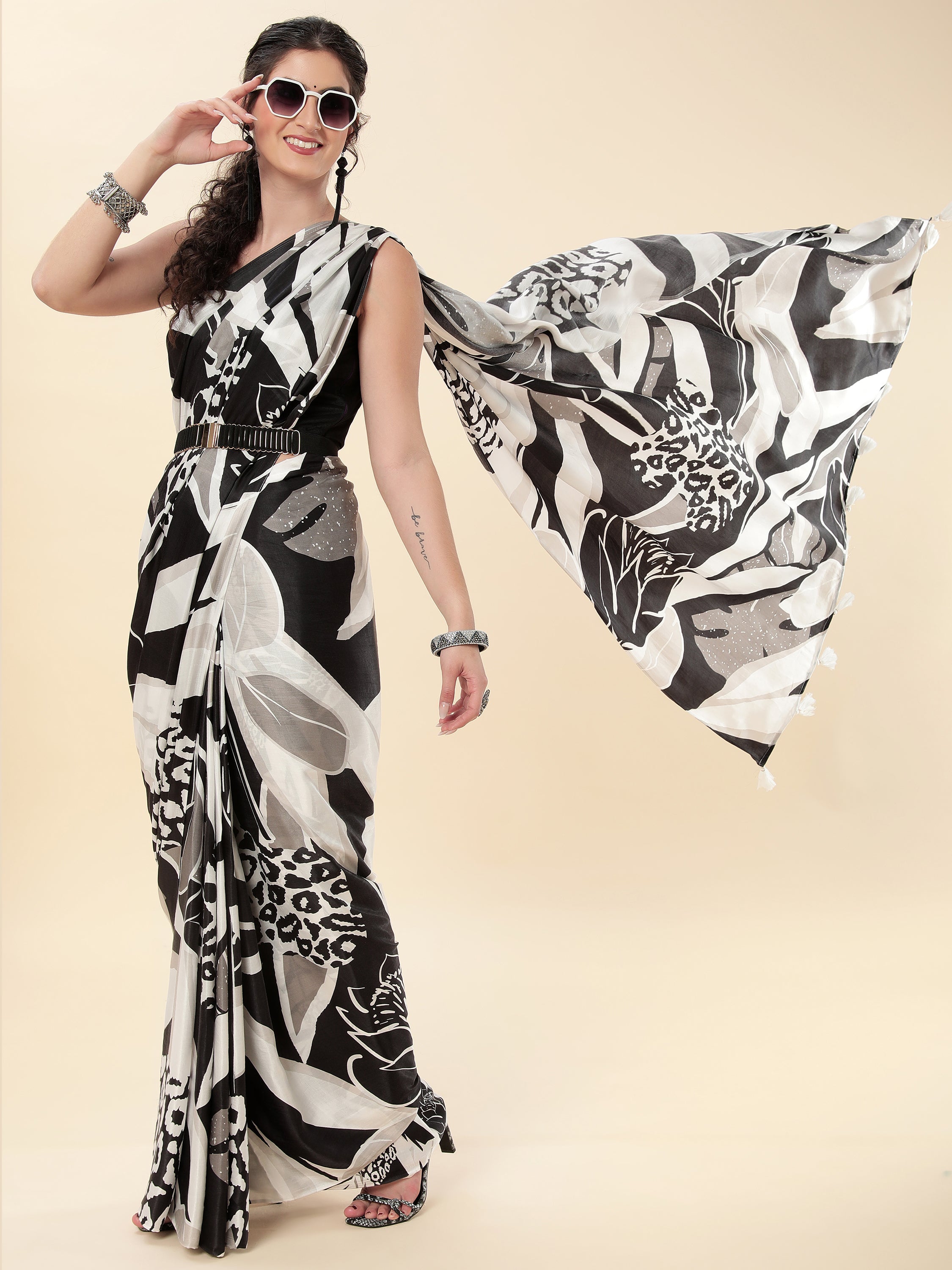 BLACK & WHITE MONOCHROME FLORA FAUNA PRINT SAREE