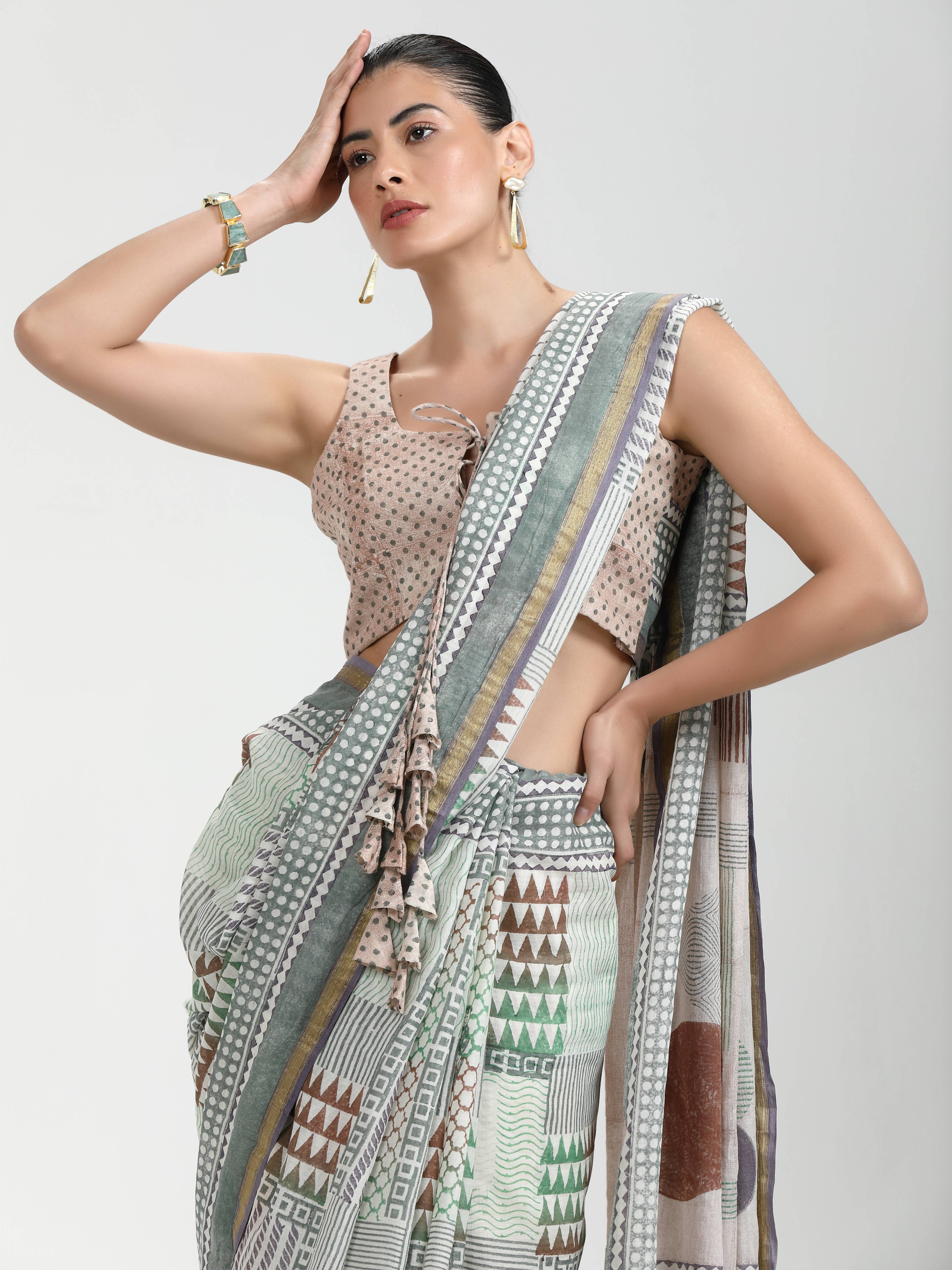 GRAY & WHITE VISCOSE MUL LIVA BLOCK PRINTED SAREE