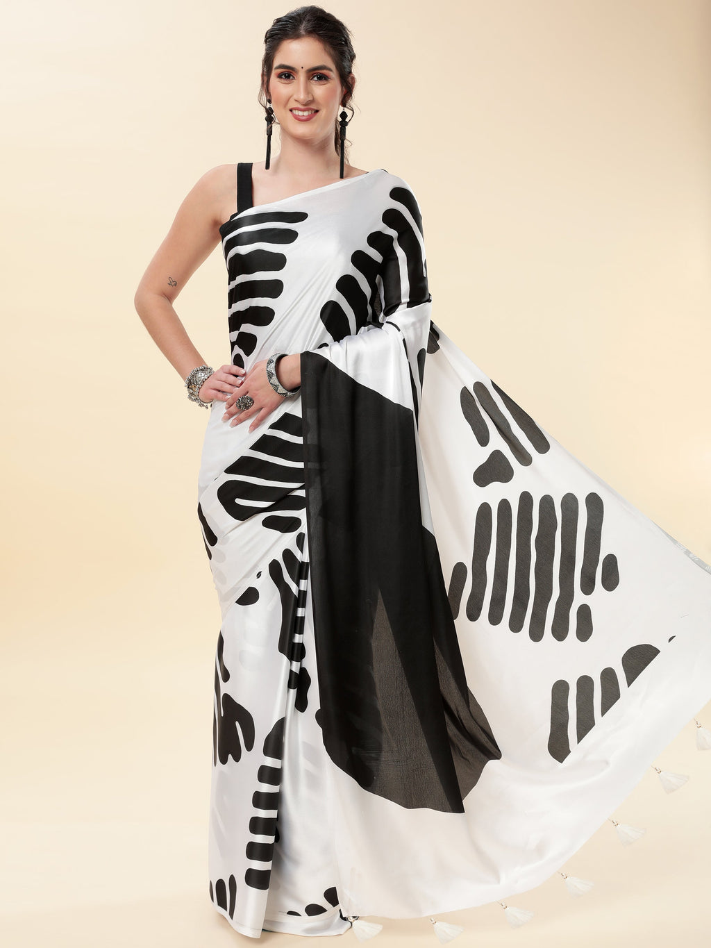 BLACK & WHITE MONOCHROME GEOMETRIC PRINT SAREE