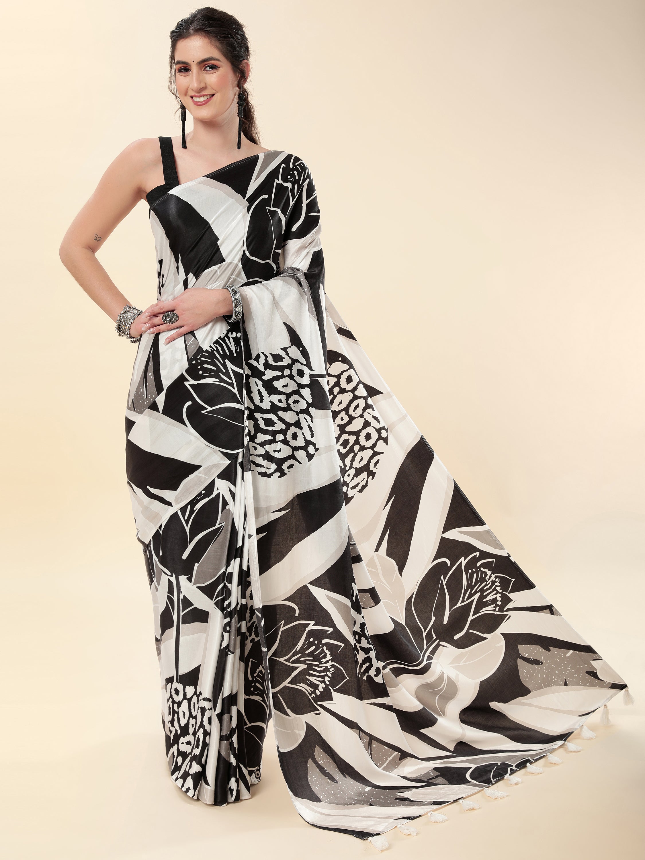 BLACK & WHITE MONOCHROME FLORA FAUNA PRINT SAREE