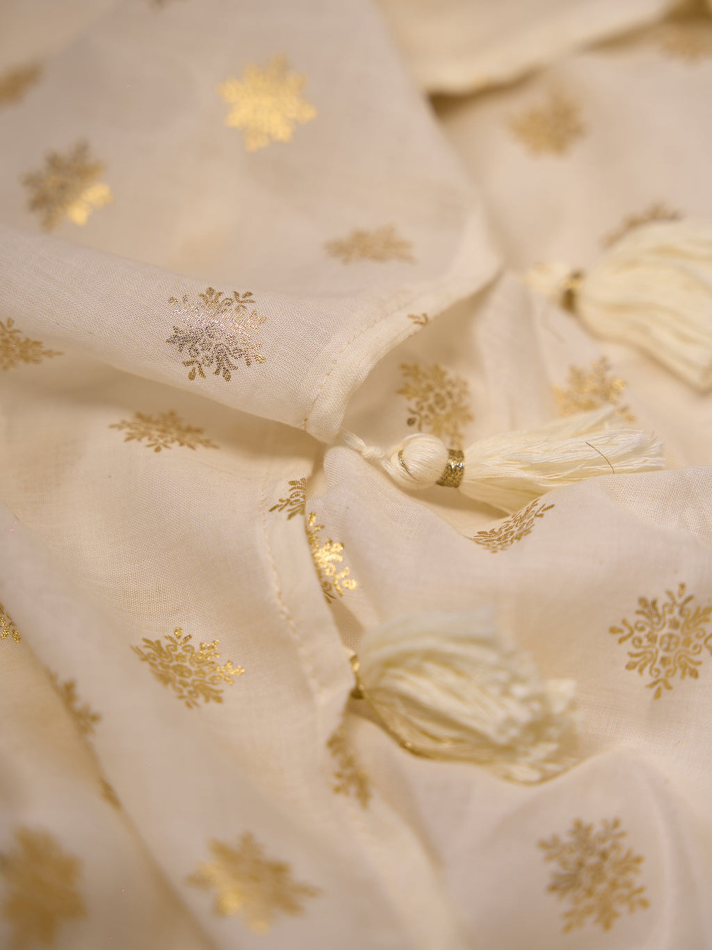 OFF-WHITE VISCOSE MUL POLKA DOTS LIVA SAREE