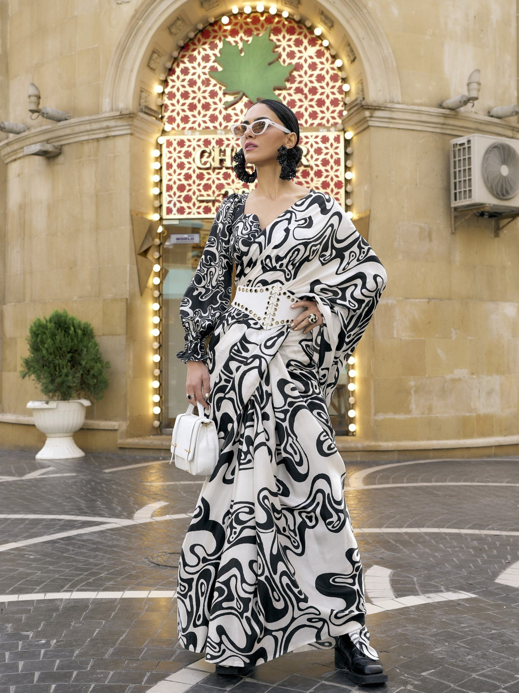 BLACK & WHITE MONOCHROME WAVE PRINT LIVA SATIN SAREE