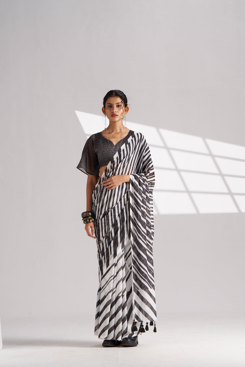 BLACK & WHITE GEORGETTE SPARKLE LAHERIYA DIGITAL PRINTED SAREE