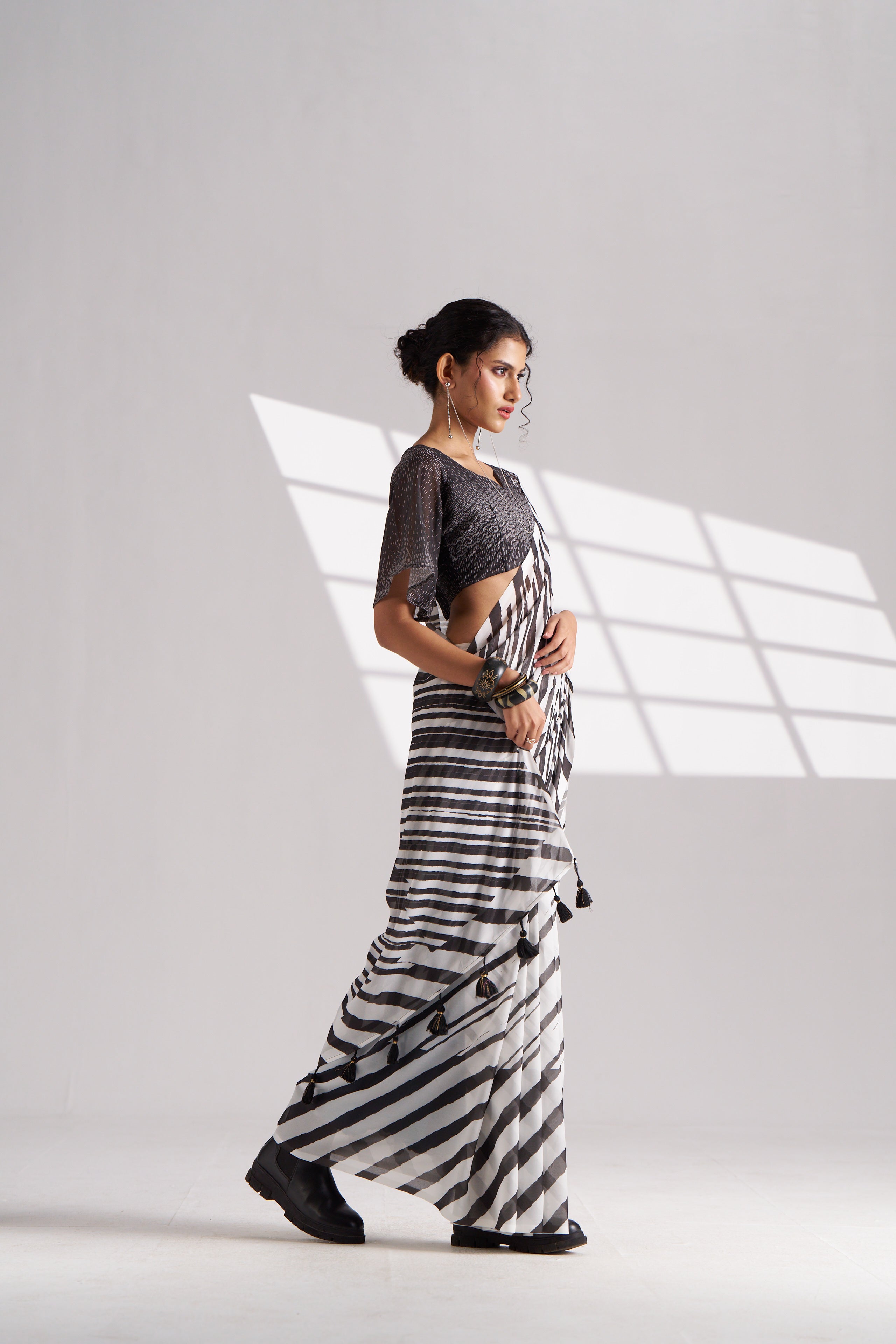 BLACK & WHITE GEORGETTE SPARKLE LAHERIYA DIGITAL PRINTED SAREE