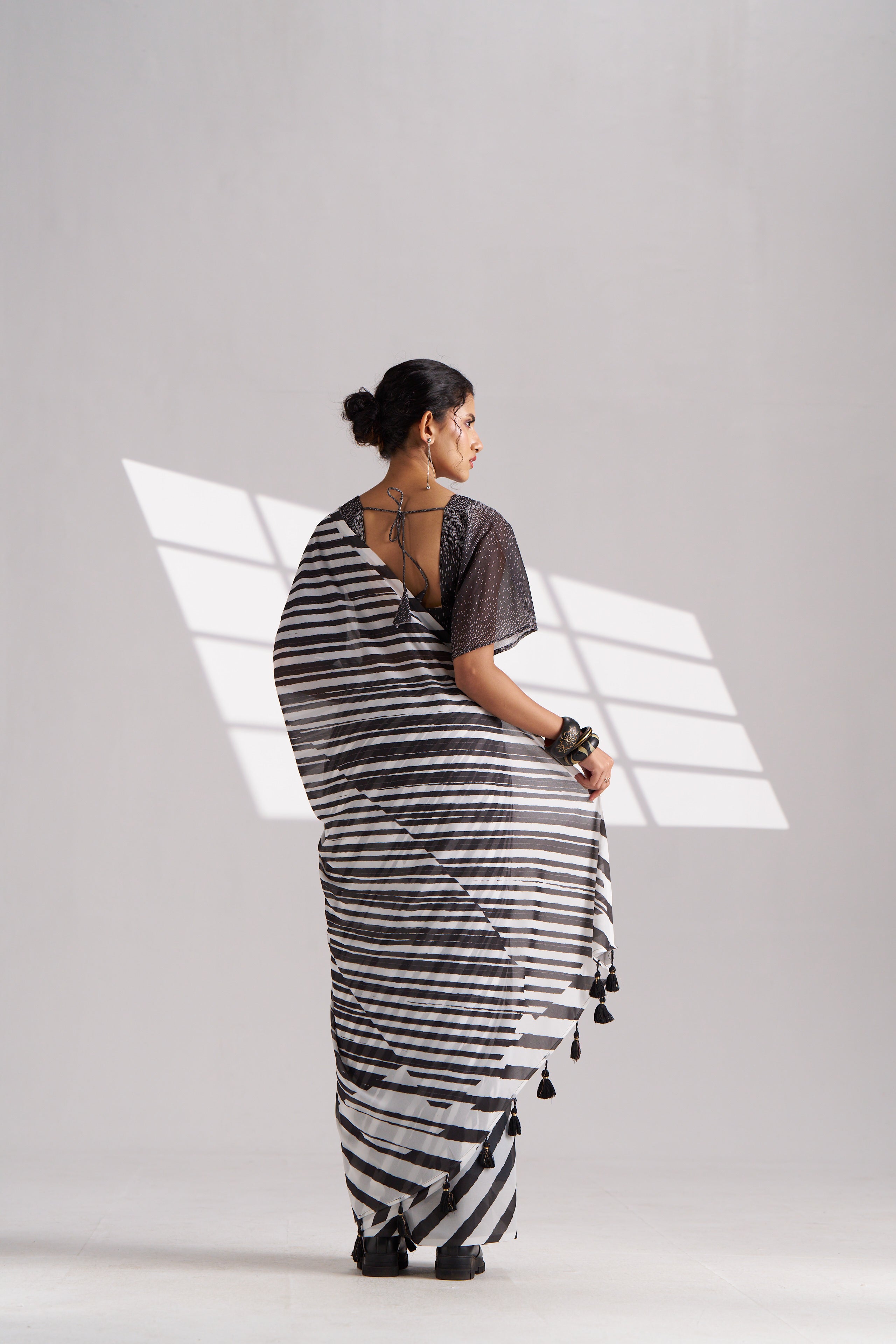 BLACK & WHITE GEORGETTE SPARKLE LAHERIYA DIGITAL PRINTED SAREE