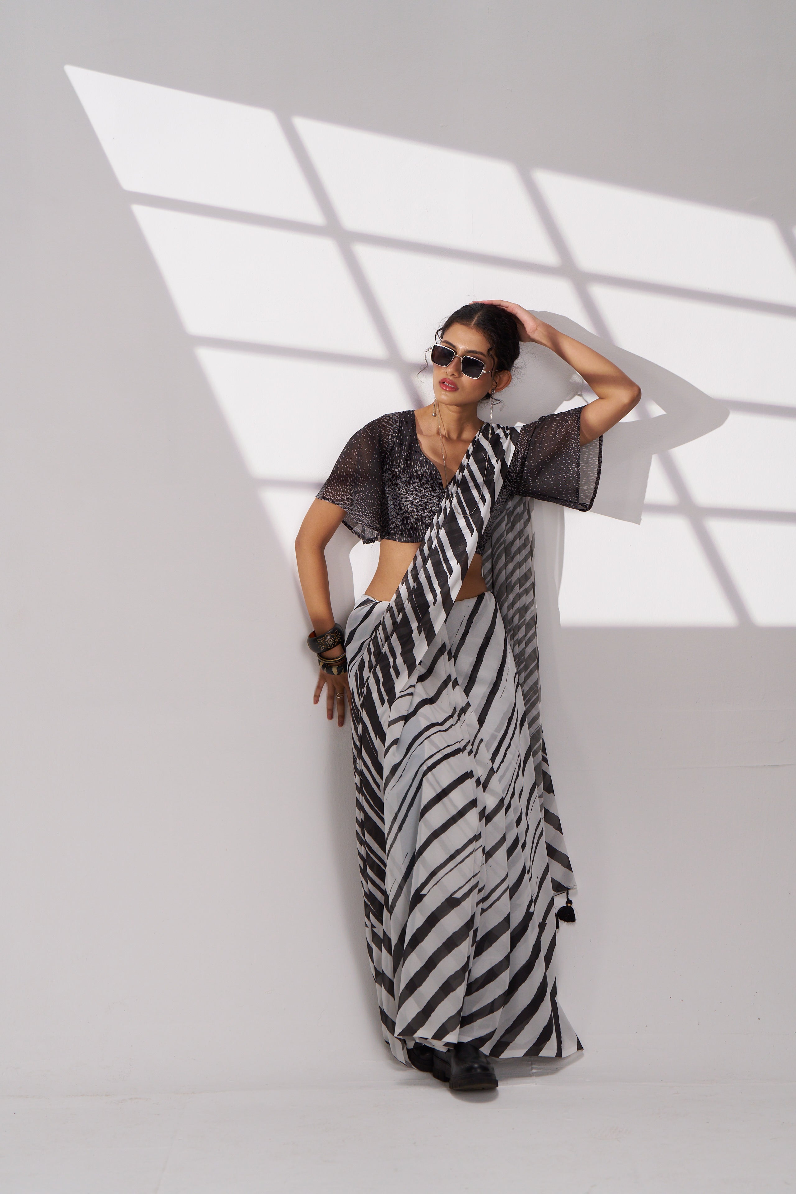 BLACK & WHITE GEORGETTE SPARKLE LAHERIYA DIGITAL PRINTED SAREE