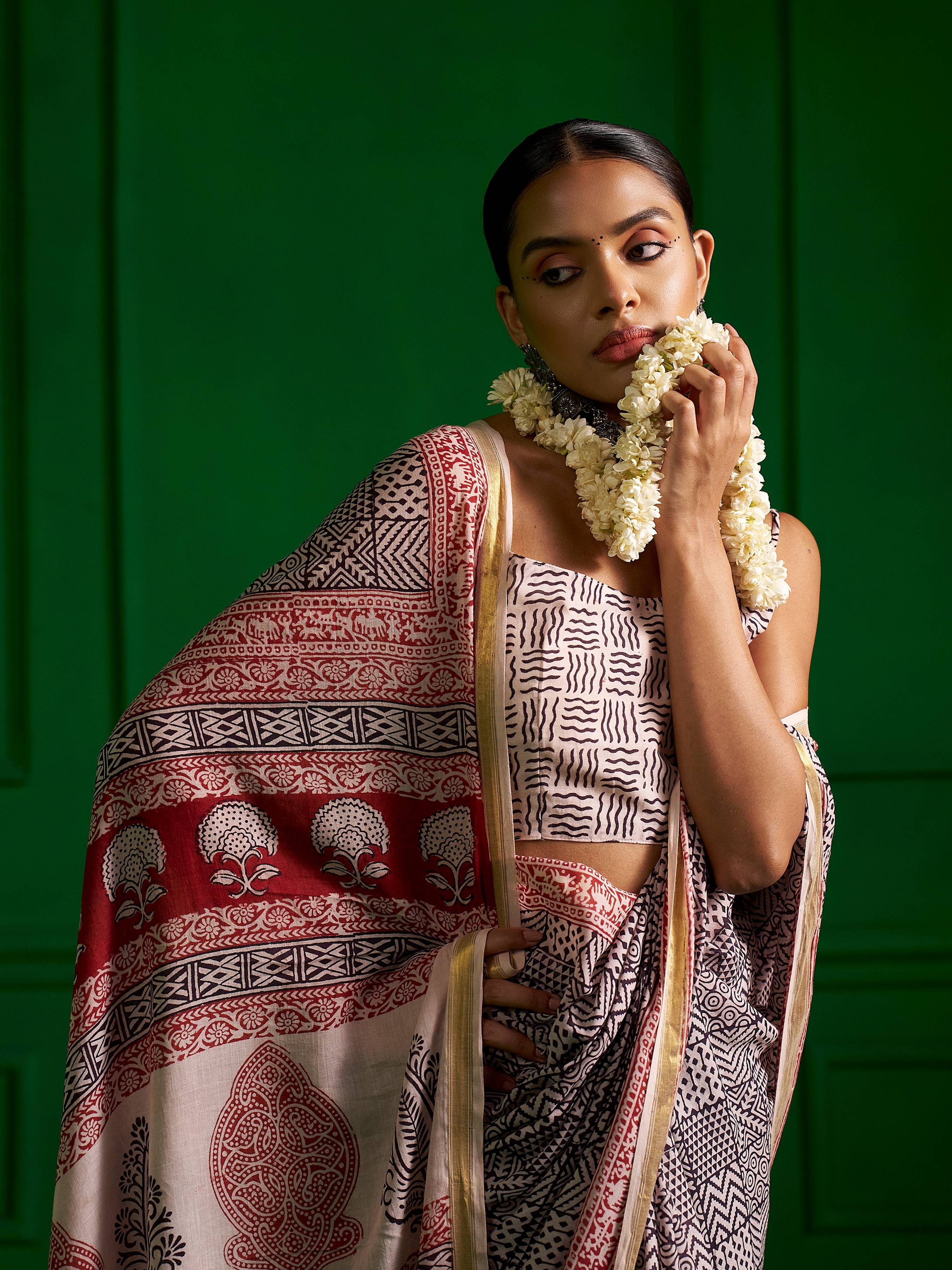 BLACK & RED VISCOSE MUL KASHISH QUEEN BAGH PRINT SAREE