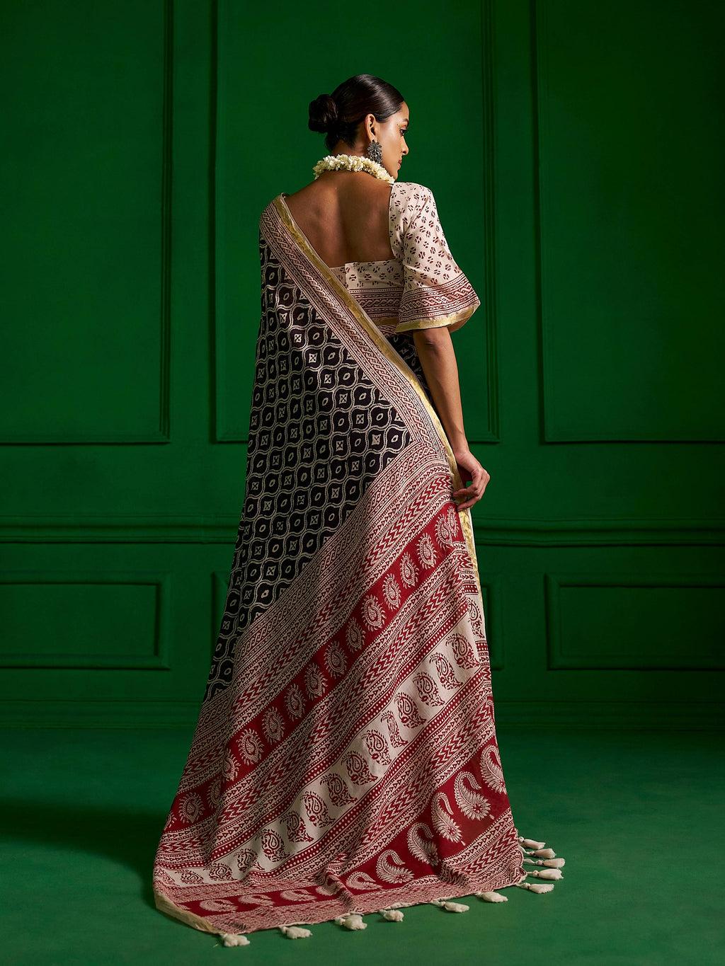 BLACK & RED VISCOSE MUL KASHISH QUEEN BAGH PRINT SAREE