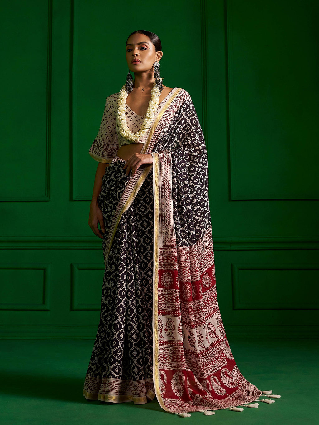 BLACK & RED VISCOSE MUL KASHISH QUEEN BAGH PRINT SAREE