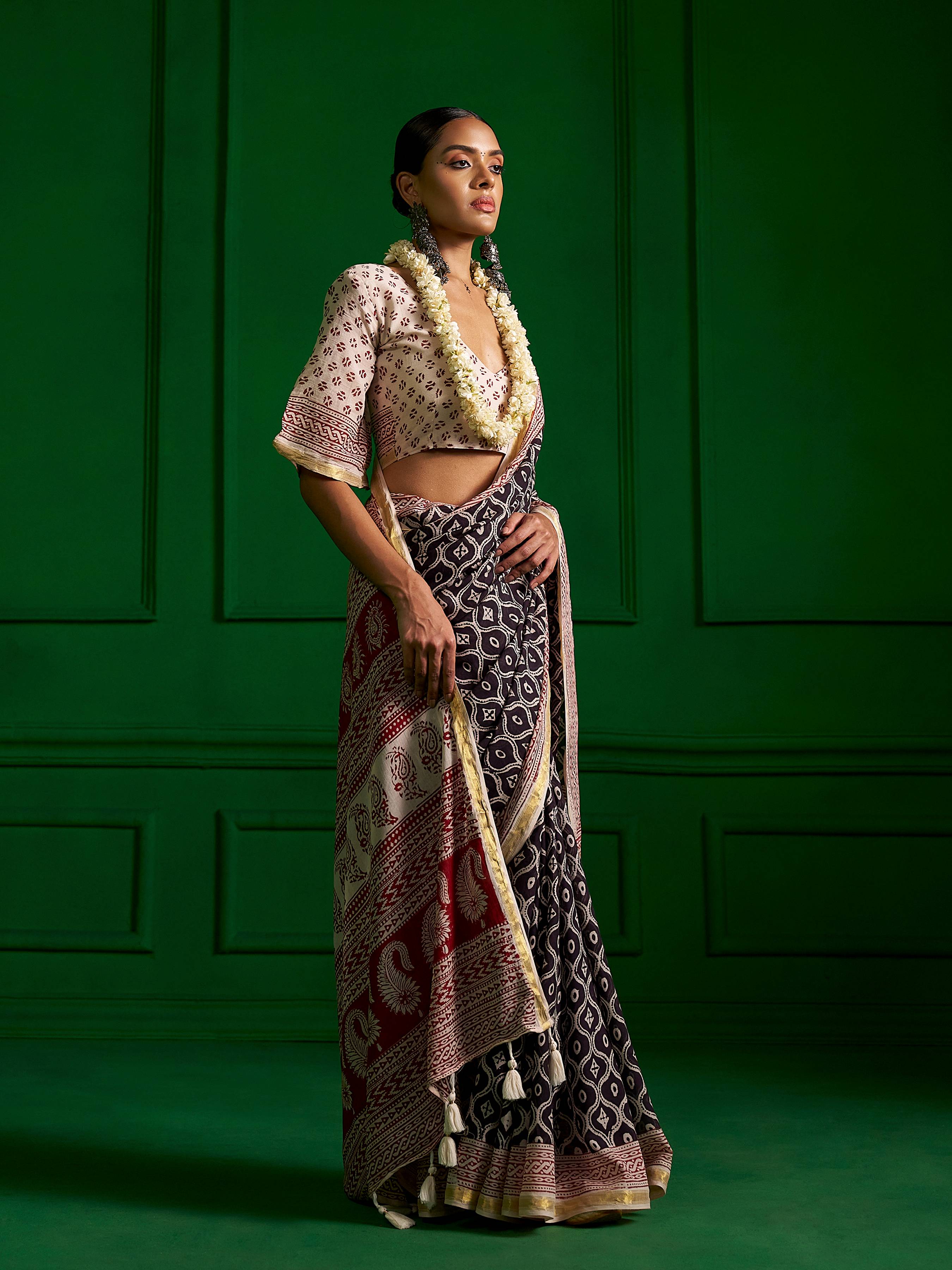 BLACK & RED VISCOSE MUL KASHISH QUEEN BAGH PRINT SAREE