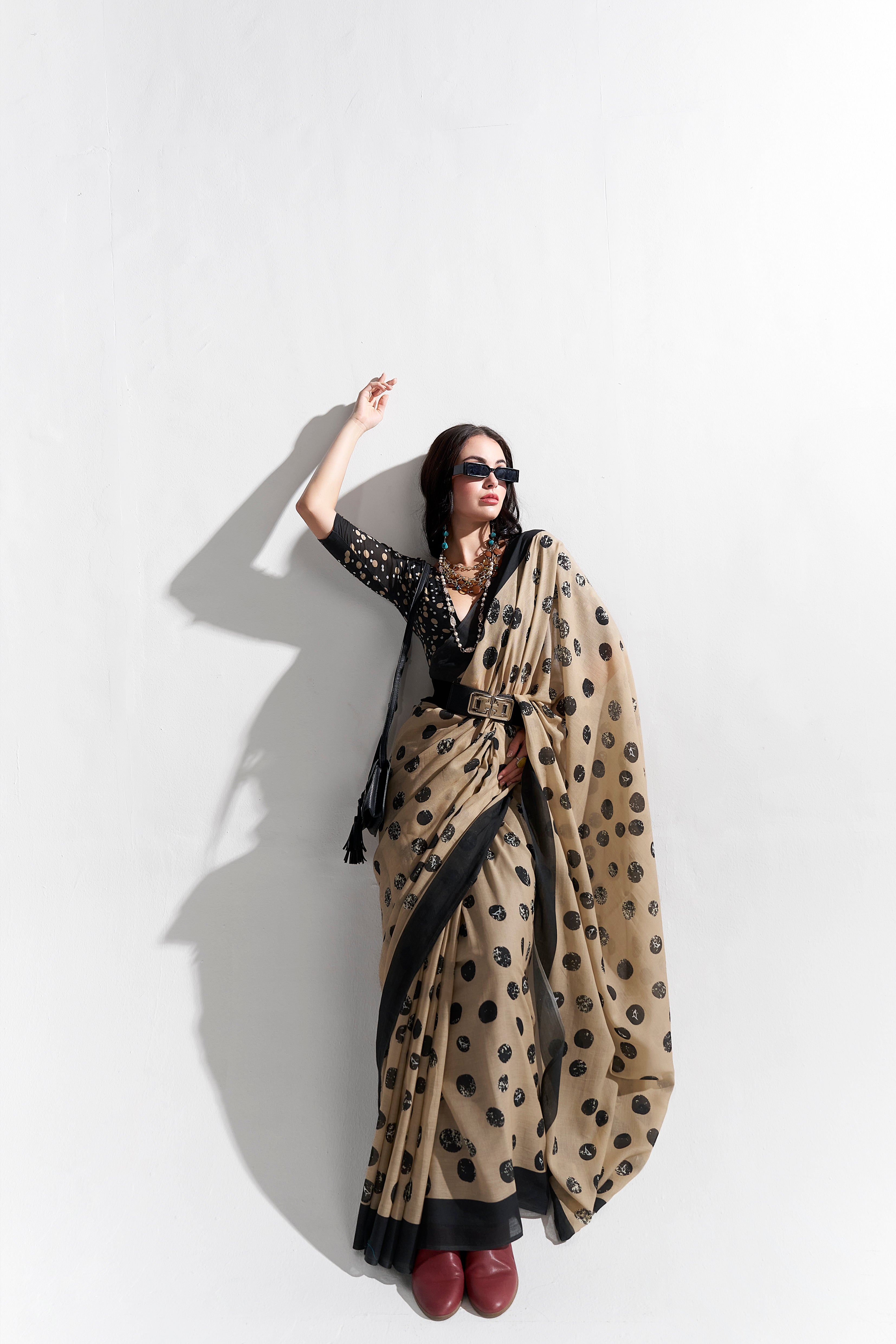 CHIKOO BROWN VISCOSE MUL LIVA DIGITAL PRINTED SAREE