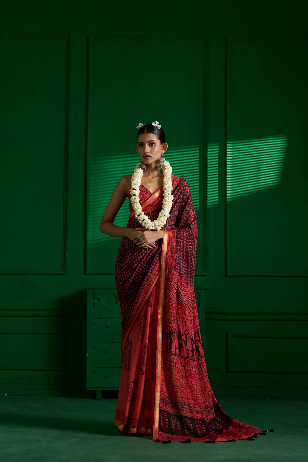 CHARCOAL RED VISCOSE MUL BAGH PRINT SAREE