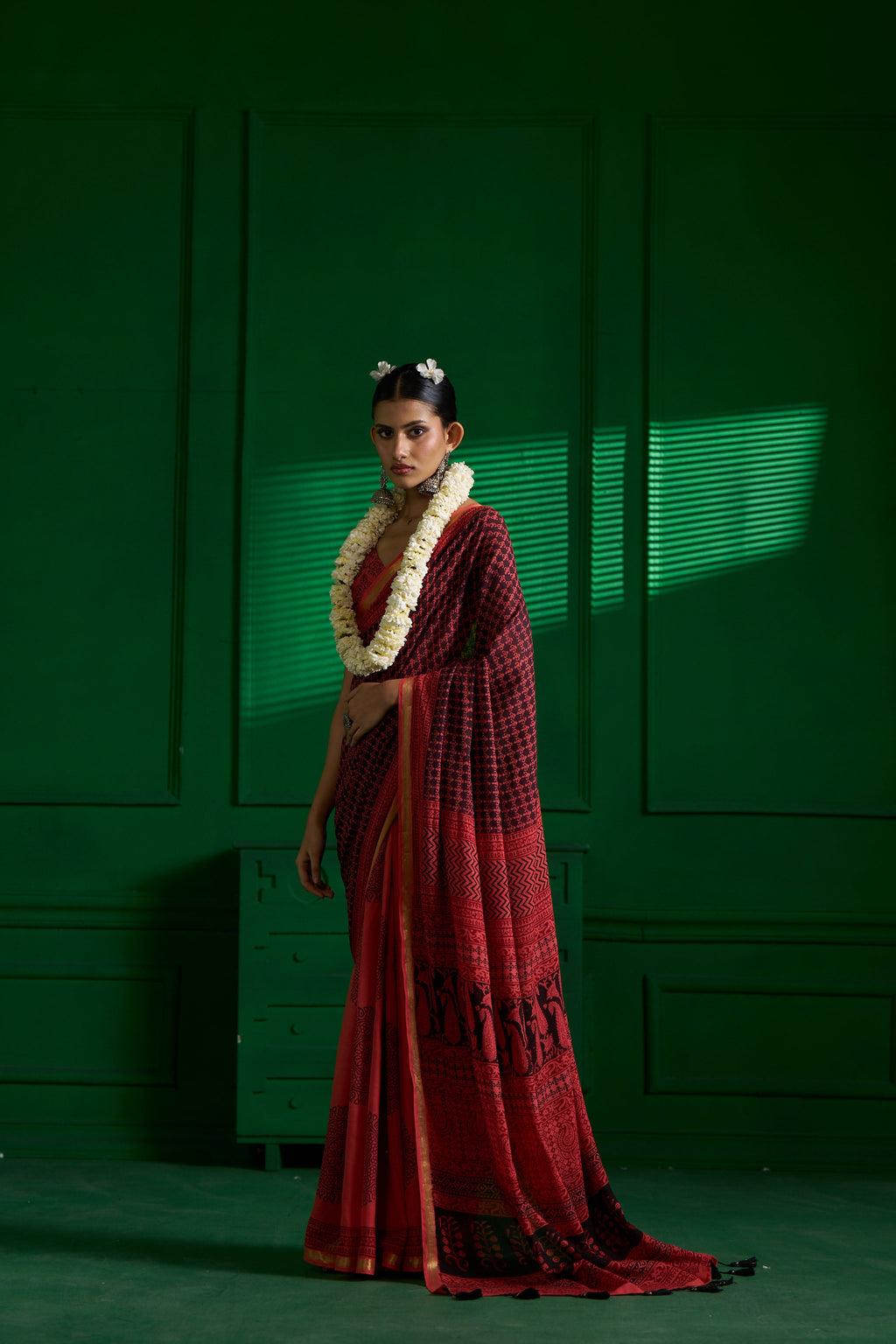 CHARCOAL RED VISCOSE MUL BAGH PRINT SAREE