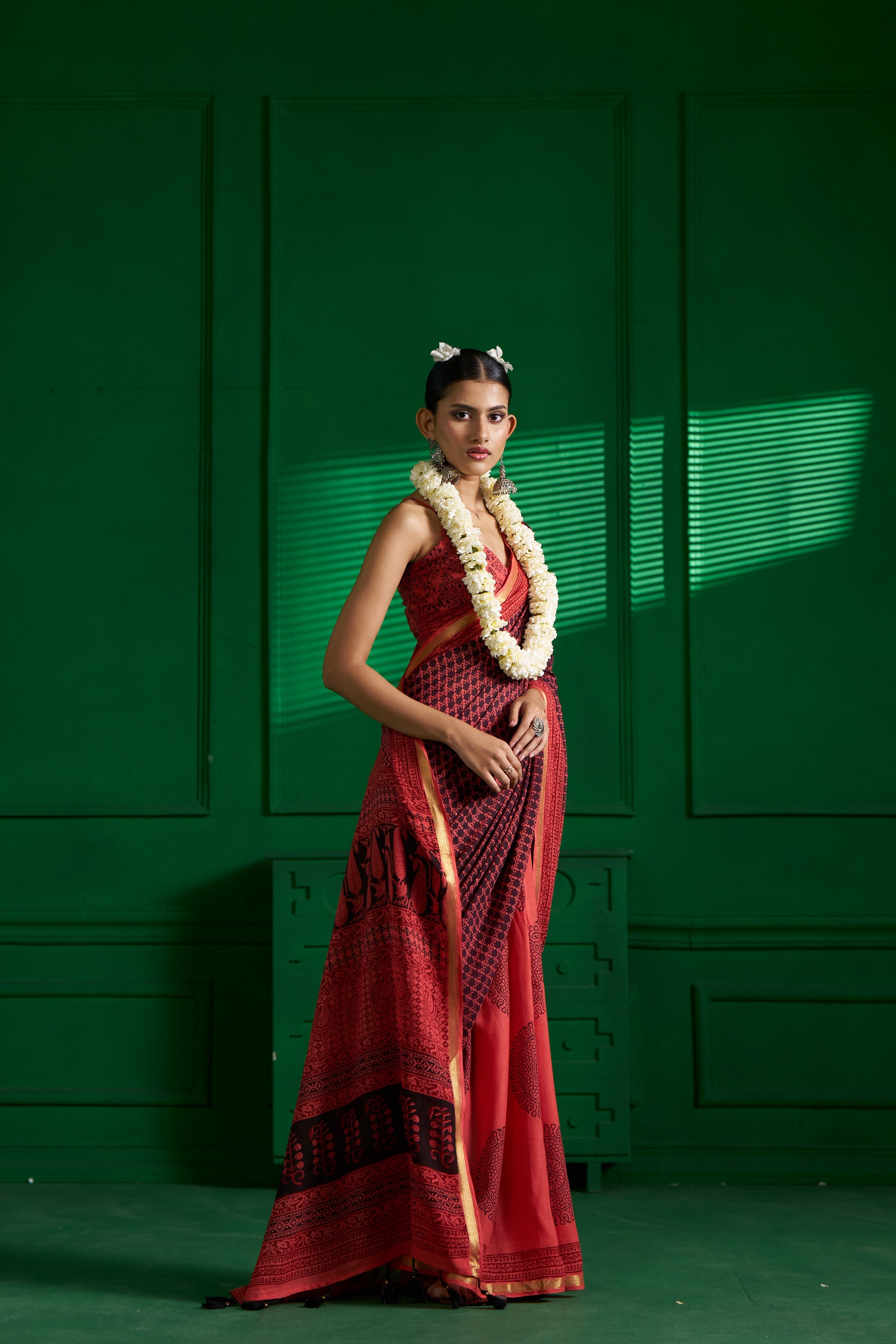 CHARCOAL RED VISCOSE MUL BAGH PRINT SAREE