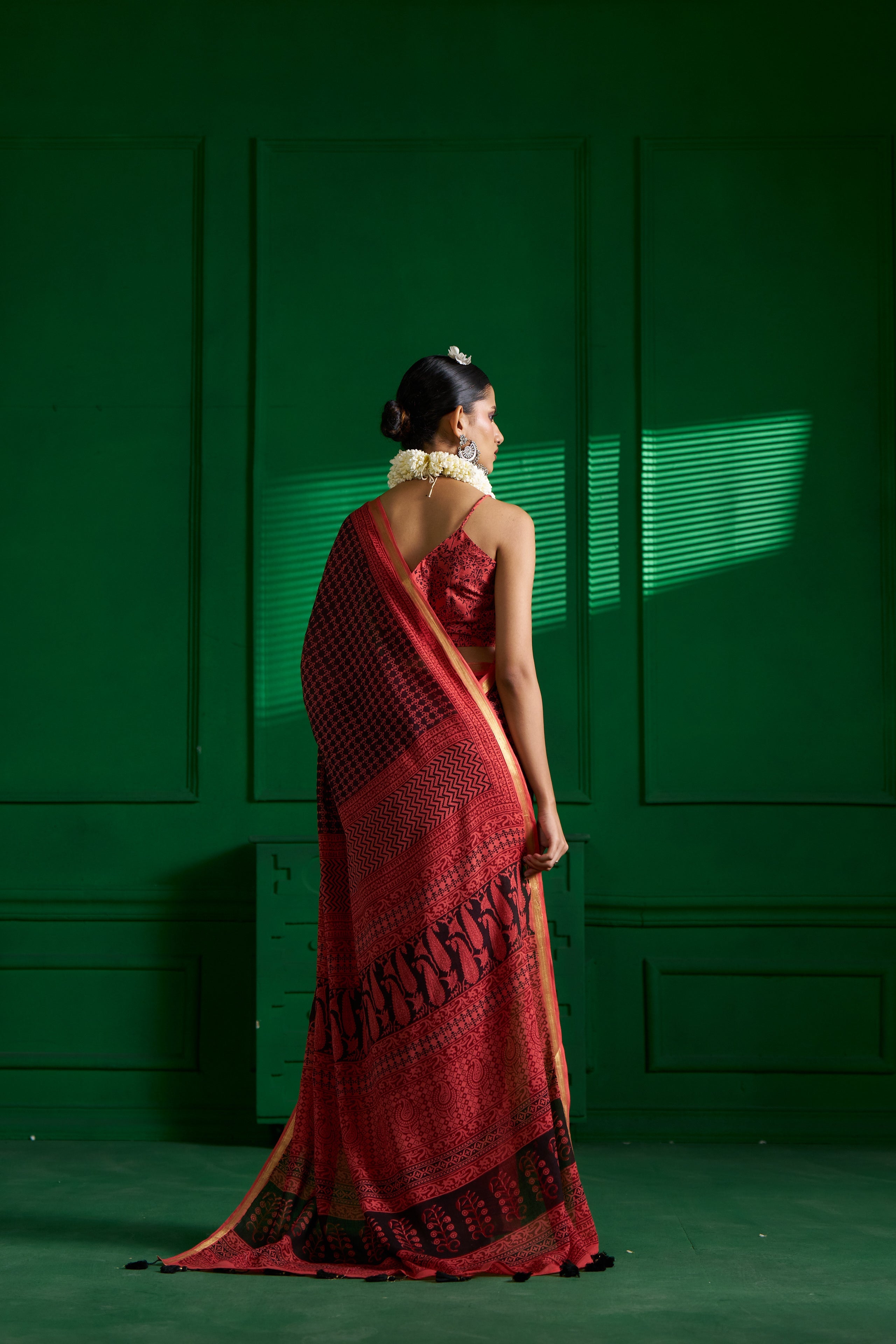 CHARCOAL RED VISCOSE MUL BAGH PRINT SAREE