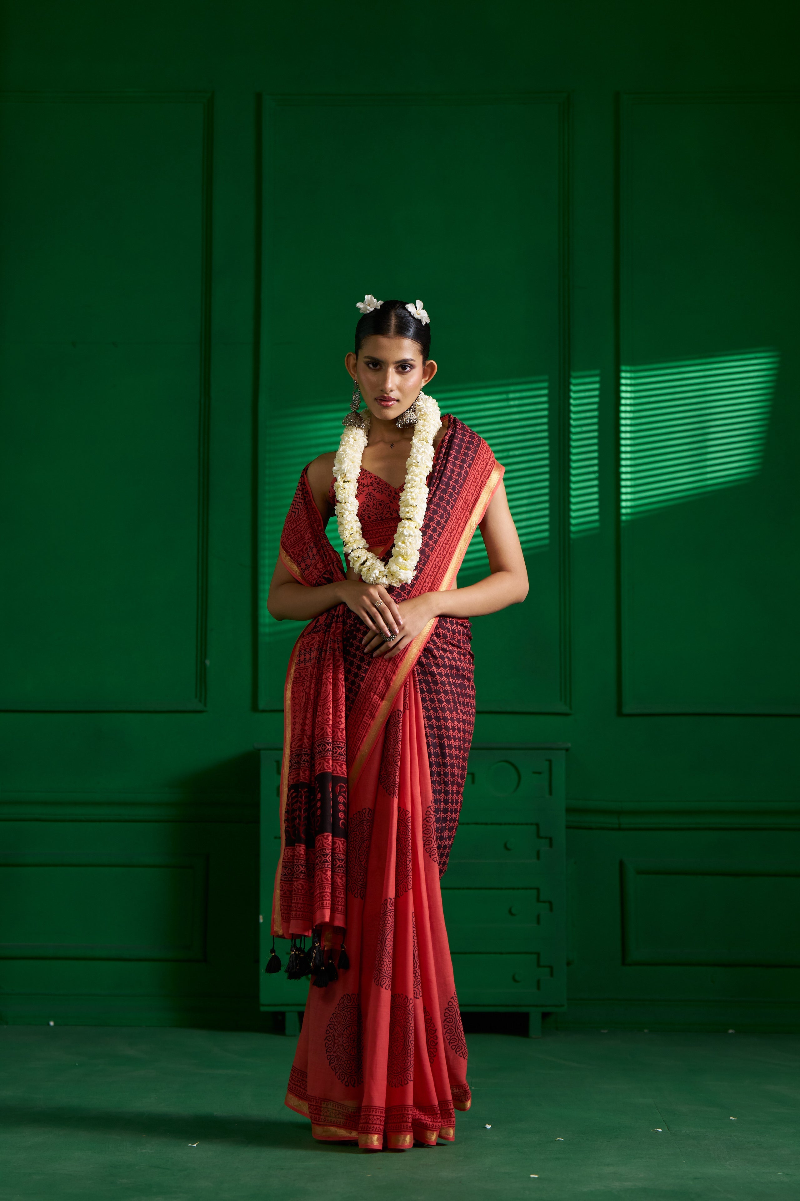 CHARCOAL RED VISCOSE MUL BAGH PRINT SAREE