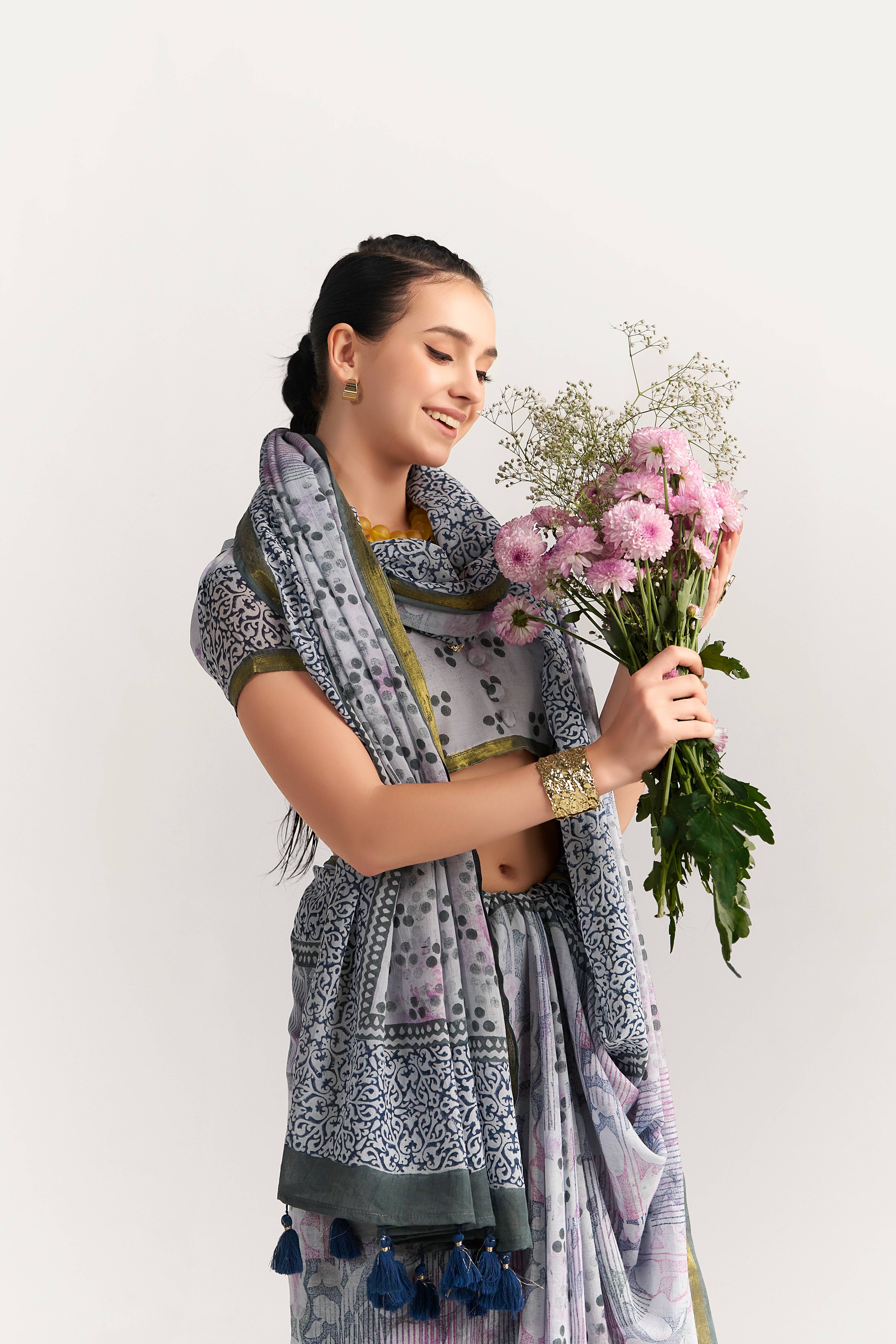 BLACK & GRAY SHADE VISCOSE MUL BLOCK PRINTED SAREE